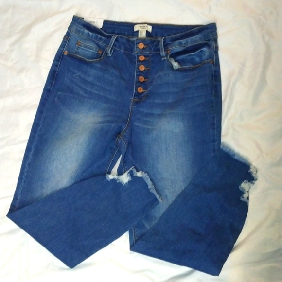 NWT FOREVER 21 BUTTON FLY ANKLE JEANS - Picture 2 of 7